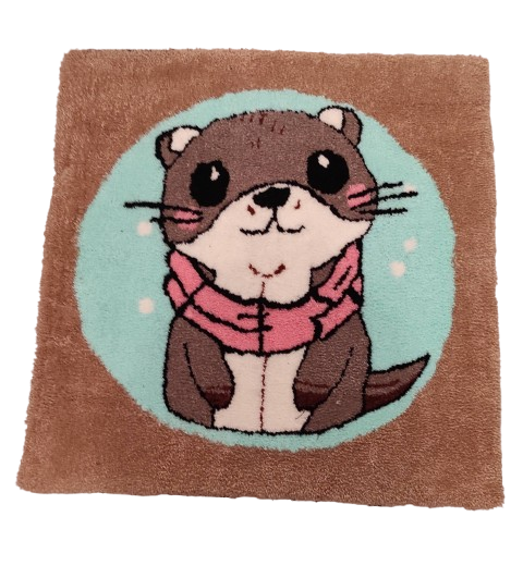 Tapis tufté d'une loutre avec une écharpe